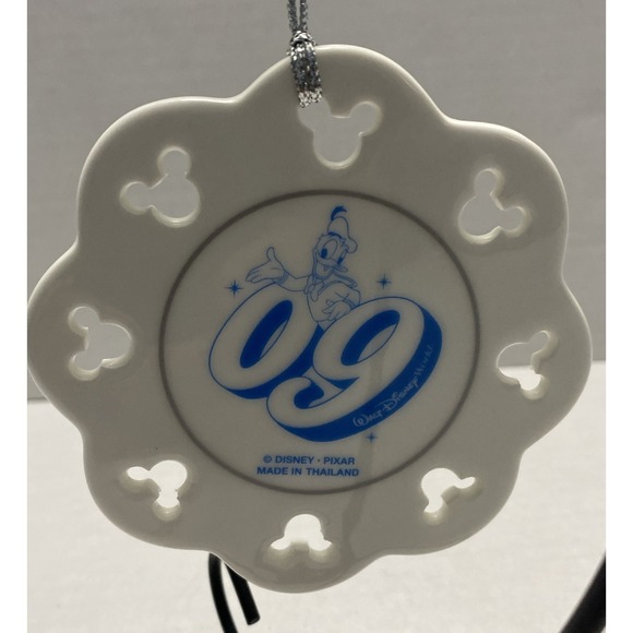 Walt Disney World 2009 Holiday Collectors Edition Ornament New In Box Porcelain - Picture 4 of 5